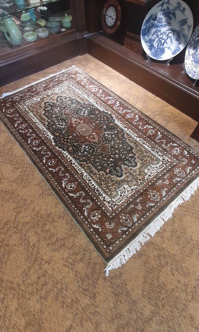 Kashmir Silk carpet, Furniture & Home Living, Home Decor, Carpets, Mats