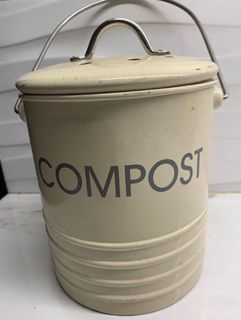 Kitchen Compost Bin | New with scratches