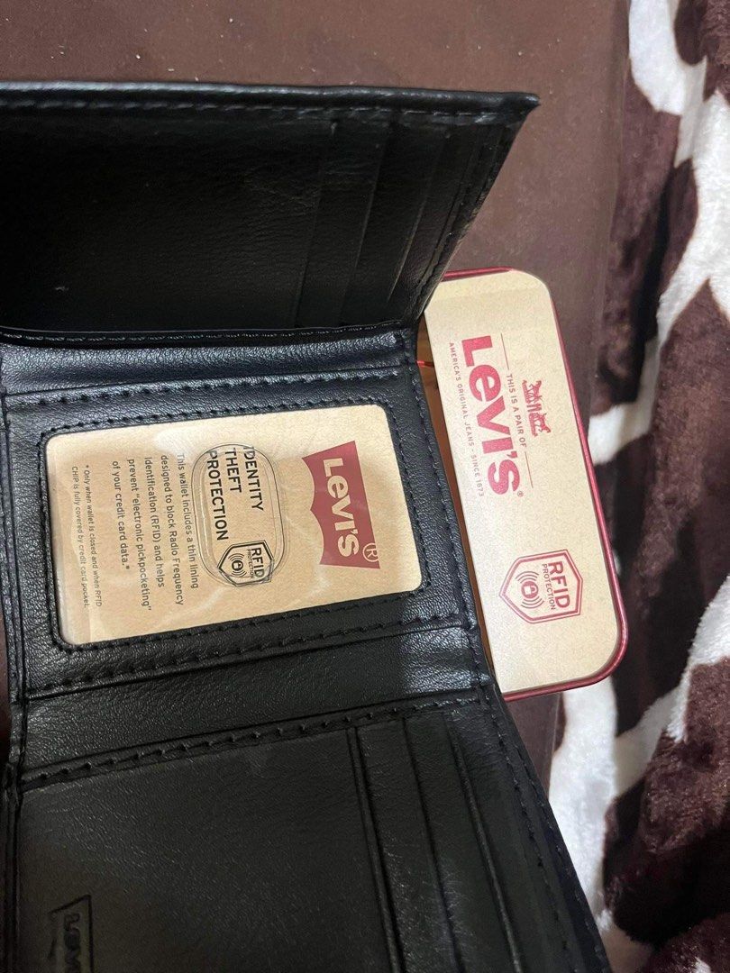 Levi's Mens Wallet, Men's Fashion, Watches & Accessories, Wallets ...