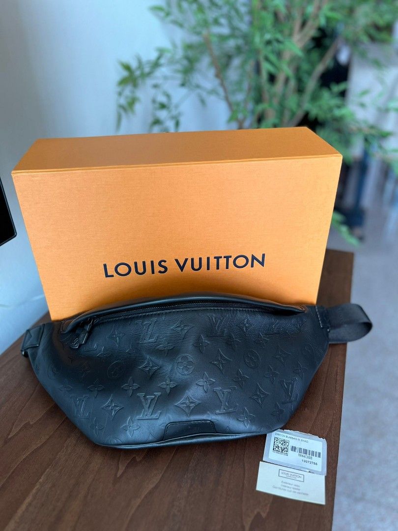 Louis Vuitton Black Monogram Shadow Discovery Bumbag Leather Pony-style  calfskin ref.922159 - Joli Closet