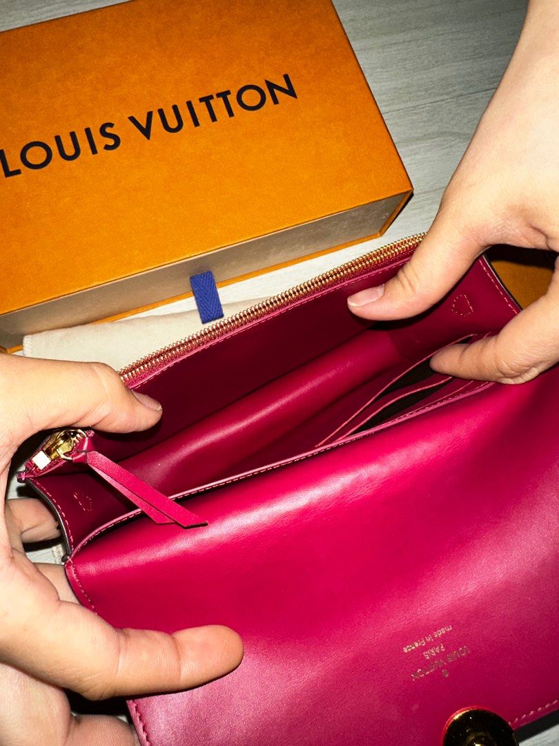 Louis Vuitton EPI Chain Plain Leather Chain Wallet Logo Long Wallets