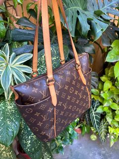 LOUIS VUITTON Monogram Totally Pm Brown Shoulder Handbag - 30% Off