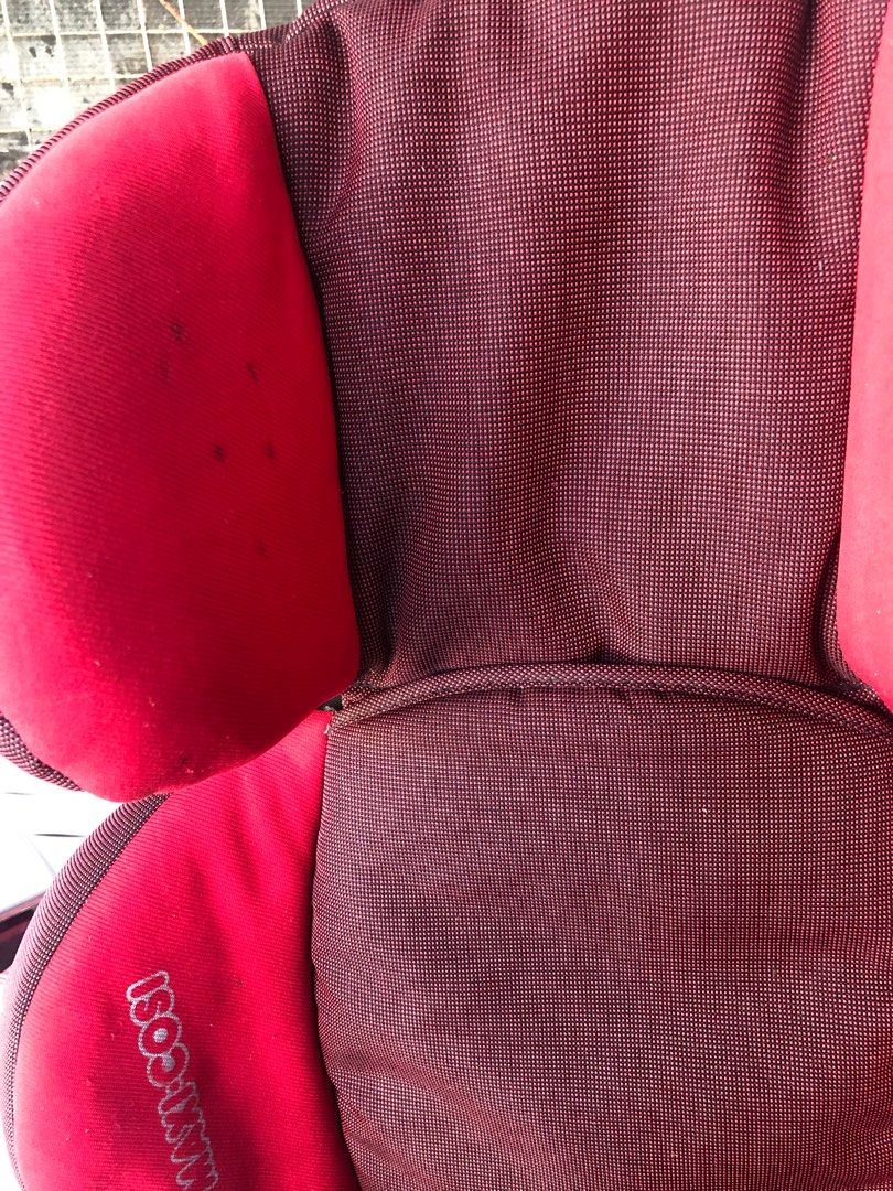 Maxicosi Car Booster Seat (Category: Car Seats) located in Paranaque City. Submitted by allthatclutterph (Listing ID 1222073928, Image 2). Description: Used Needs cleaning as just stored Booster seat and back are detachable Bought from Abroad.