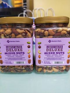 Member's Mark Lightly Salted Mixed Nuts