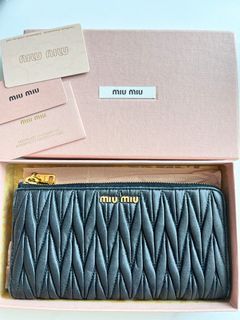 Miu Miu Matelasse Long Wallet (Black)