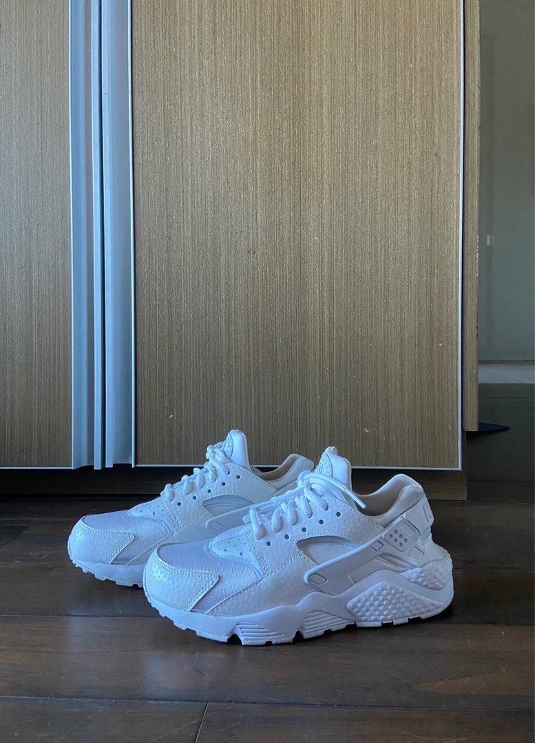 Nike on sale white huraches