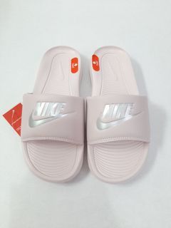 Nike Women's Victori One Slides Size 7