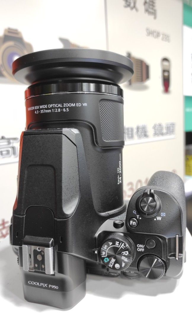 贈り物 Nikon COOLPIX P950 2023年2月16日購入品 ビデオカメラ