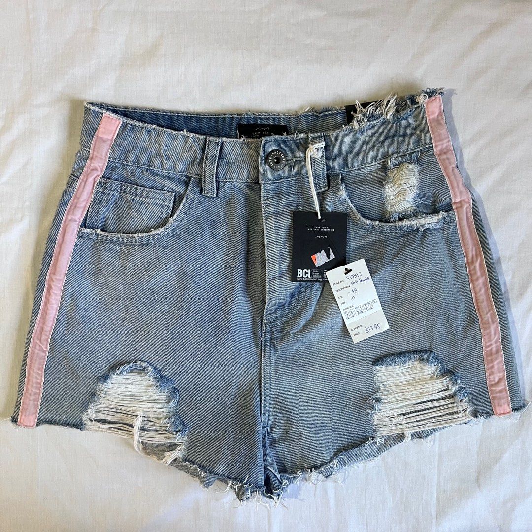 Original FACTORIE Denim Shorts - Brand New (Category: Shorts) located in Imus. Submitted by adc007 (Listing ID 1222096005, Image 1). Description: 💯Original ✅ Brand New ✅ Excellent Condition ✅ With Tag ➡️ 350 php Brand: Factorie Size: 29-30 in (Waistline) Length: 12.5 in Message me for more pictures or for further inquiries. Would love to have my pre-loved items find a new home. Cheers! .
