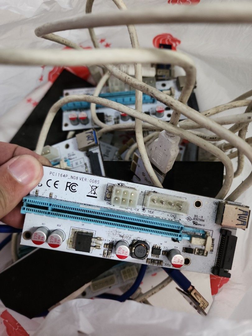 Pcie riser (Category: Computer Parts) located in Singapore. Submitted by 1295764 (Listing ID 1222129844, Image 1). Description: take all $10 got 10 pcs.