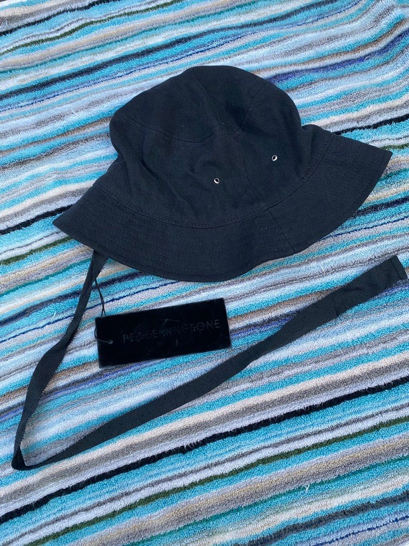 ジヨン着 PEACEMINUSONE LEATHER BUCKET HAT-