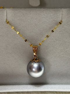 Saltwater Tahitian silver grey pearl with g18k gold necklace