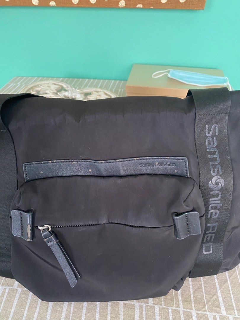 Samsonite Travel Tote Bag, Hobbies & Toys, Travel, Travel Essentials