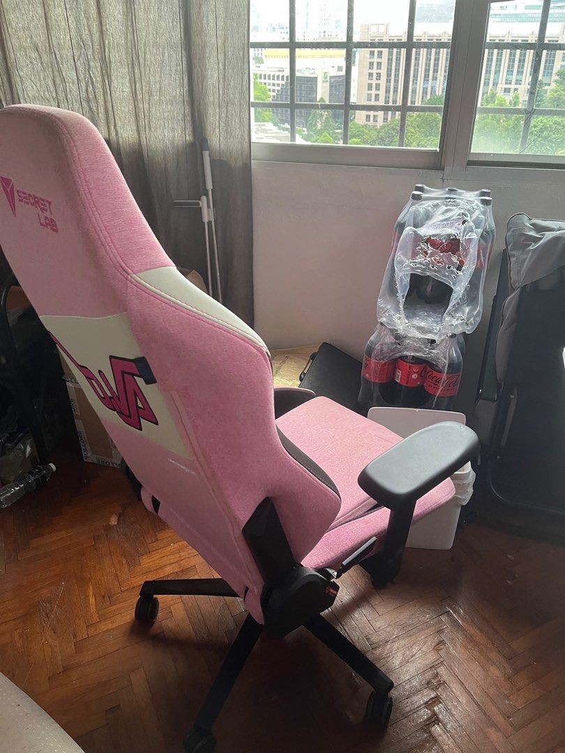 Secretlab Titan Evo Overwatch official licensed gaming chair Dva