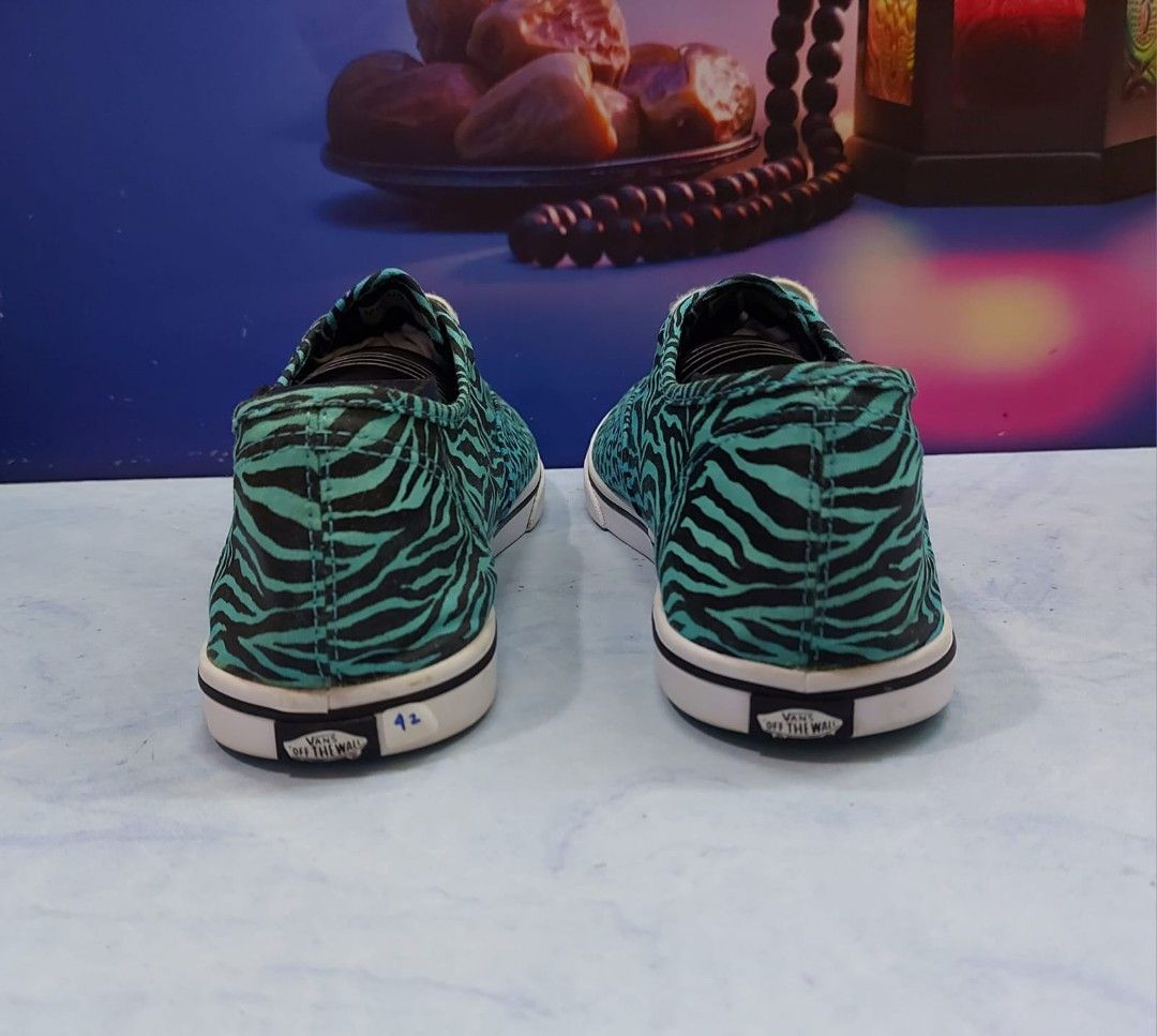 Sepatu Vans Low Top Leopard Blue Athetic Canvas Sneaker T09R size 42 Fesyen Pria Sepatu Sneakers di Carousell