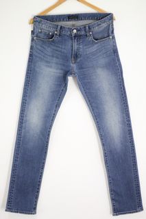 Size 30 - 31 Original UNIQLO Slim Straight Fit Jean.