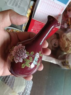 Small nyona vase