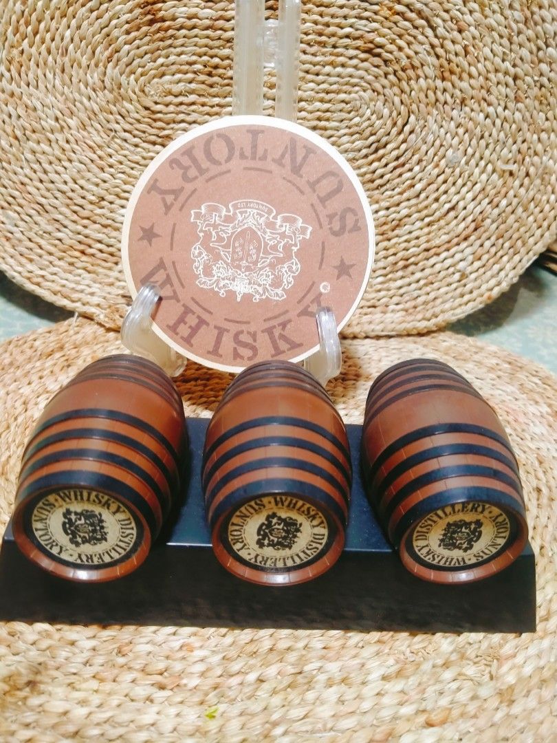 Suntory Whisky Salt and pepper shaker barrel, Hobbies & Toys
