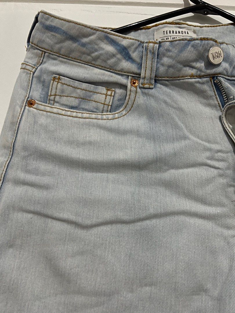 Terranova Washed Out Jeans (USA 27) (Category: Jeans) located in Manila. Submitted by dindideclutters (Listing ID 1222191476, Image 3). Description: Brand: Terranova Washed Out Jeans Size: USA 27 / ITA 42 / EU 38 Php 50 only.