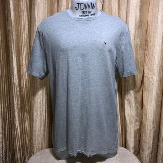 TOMMY HILFIGER ROUNDNECK MEN’S TSHIRTS GRAY (Please view all photos and read description)
