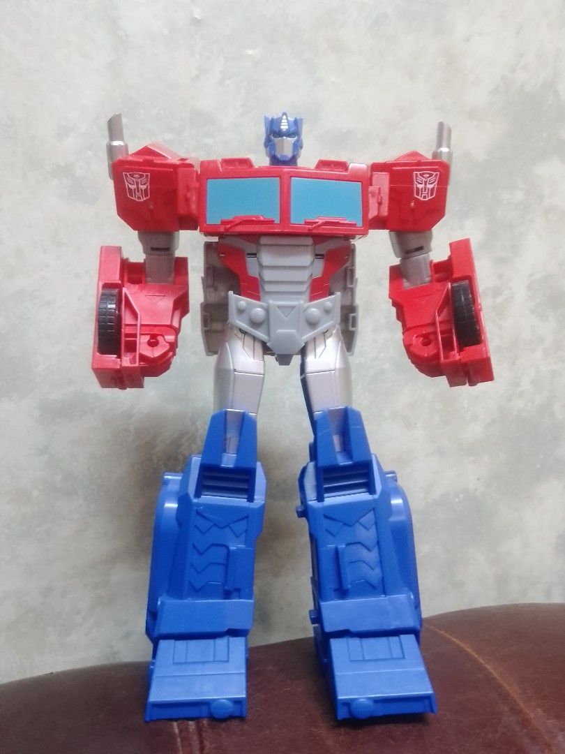 Transformers Cyberverse Optimus prime figure transformation robot