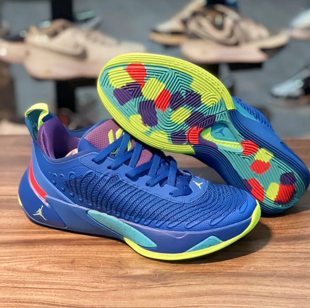 Unauthorized hot sale authentic balenciaga