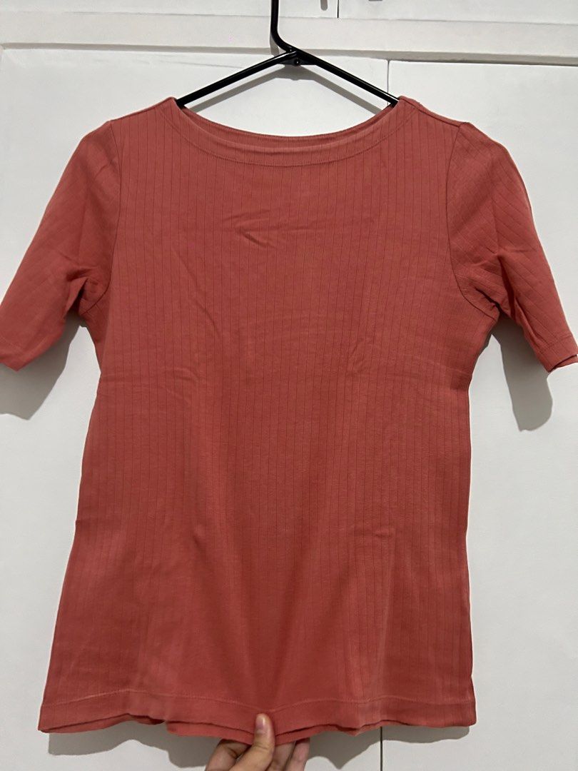 Uniqlo Peach Ribbed Shirt (Medium) (Category: Shirts) located in Manila. Submitted by dindideclutters (Listing ID 1222191884, Image 1). Description: Brand: Uniqlo Peach Ribbed Shirt Size: Medium Php 50 only.