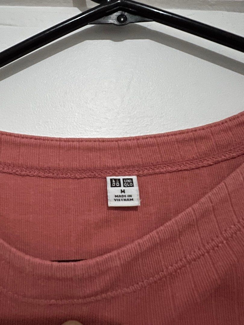 Uniqlo Peach Ribbed Shirt (Medium) (Category: Shirts) located in Manila. Submitted by dindideclutters (Listing ID 1222191884, Image 2). Description: Brand: Uniqlo Peach Ribbed Shirt Size: Medium Php 50 only.