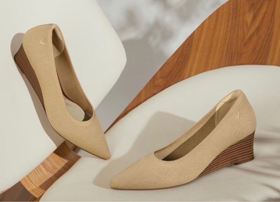 Vivaia pointed toe wedge