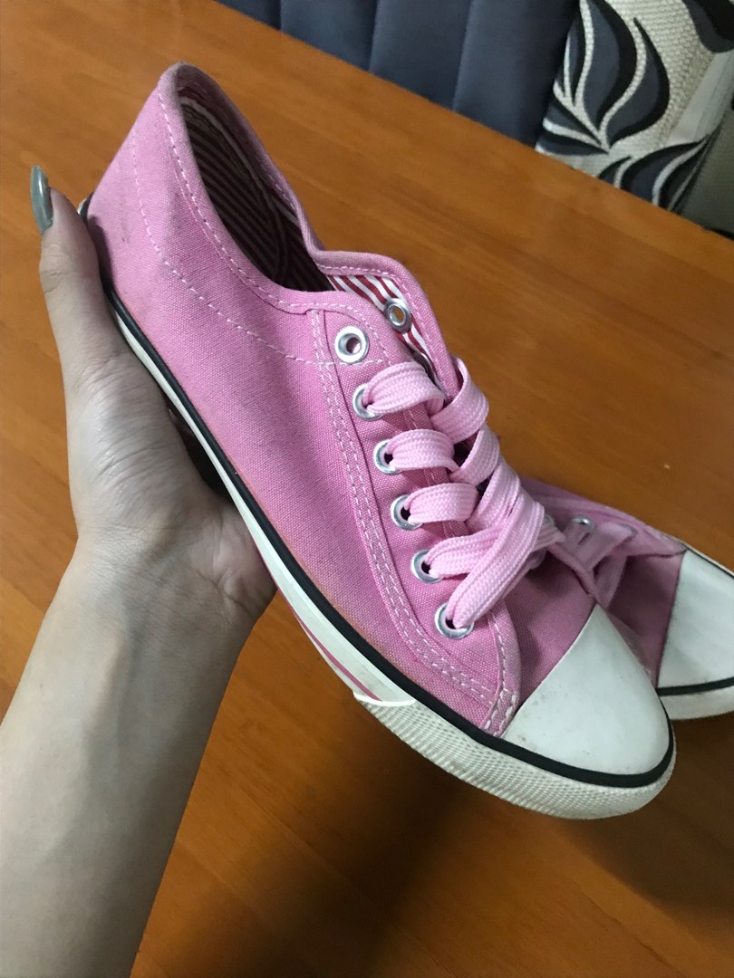 World balance pink shoes 2025