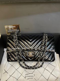 #21 Chanel Classic Double Flap chevron Medium Black Patent SHW