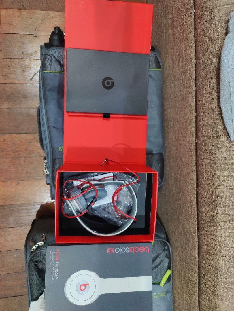 Beats Solo HD (Category: Headphones & Headsets) located in Makati City. Submitted by kobewobee (Listing ID 1222363813, Image 1). Description: original wired with replacement ear foam no more carrying case.