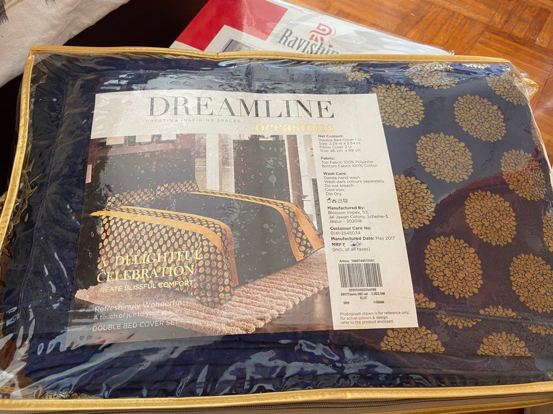 King size Bed cover branded with pillow cover made up of silk fabric