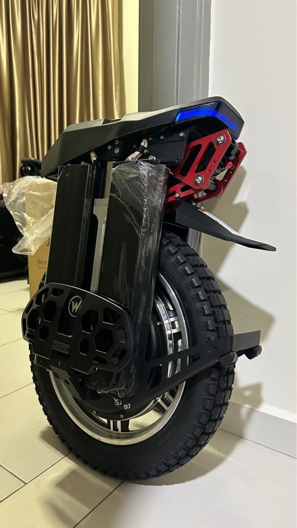 Begode master (Category: Bicycles) located in Subang Jaya. Submitted by allihave (Listing ID 1222299494, Image 1). Description: New - Begode Master : 2.1km Motor - 3500w Voltage - 134v Battery - 2400wh Weight - 36kg Tyre - 20" Suspension - ✅ mono Speaker - ❌ RM9,500.