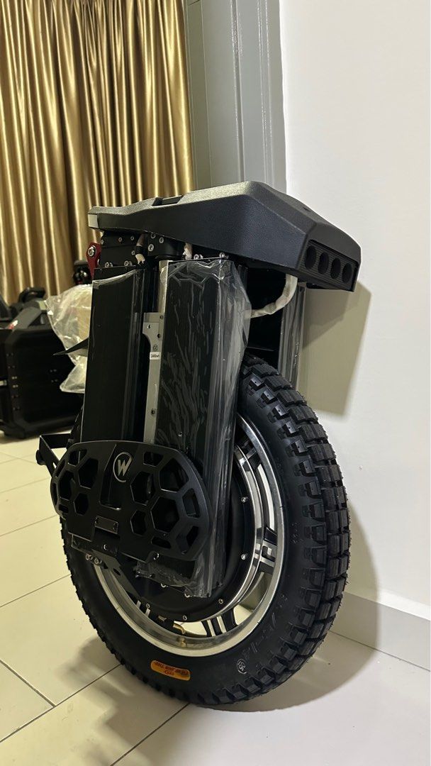 Begode master (Category: Bicycles) located in Subang Jaya. Submitted by allihave (Listing ID 1222299494, Image 3). Description: New - Begode Master : 2.1km Motor - 3500w Voltage - 134v Battery - 2400wh Weight - 36kg Tyre - 20" Suspension - ✅ mono Speaker - ❌ RM9,500.
