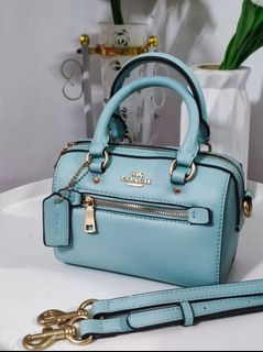 (Category: ) located in . Submitted by lovebrandedluxxe (Listing ID 1222409840, Image 1). Description: .