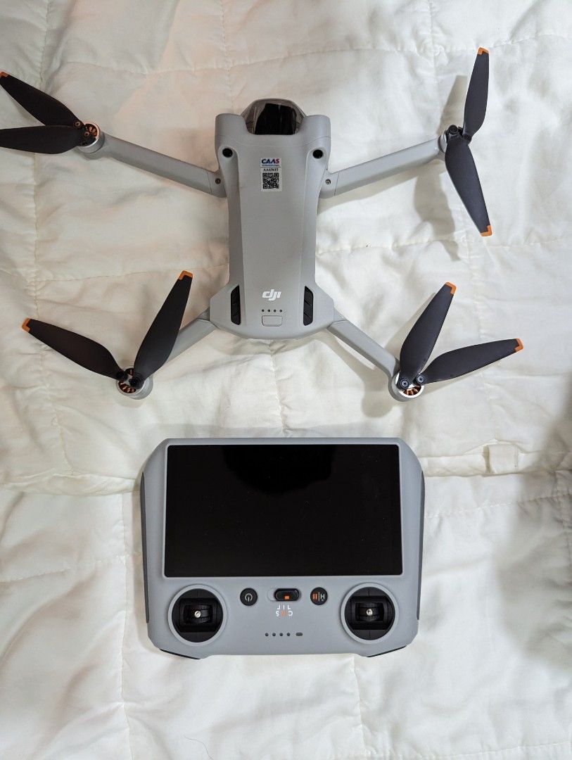 DJI Mavic Mini Fly More Combo Ultralight Quadcopter Drone with 64GB Memory  Card 