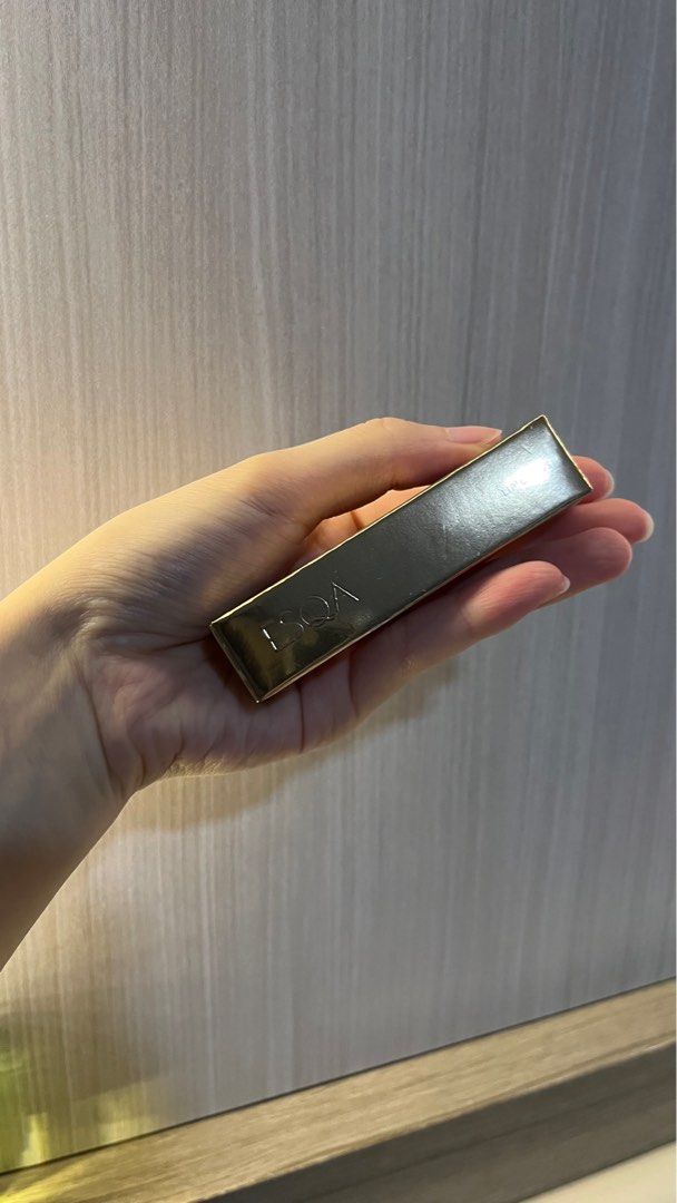 Esqa lip gloss dubai, Kesehatan & Kecantikan, Rias Wajah di Carousell