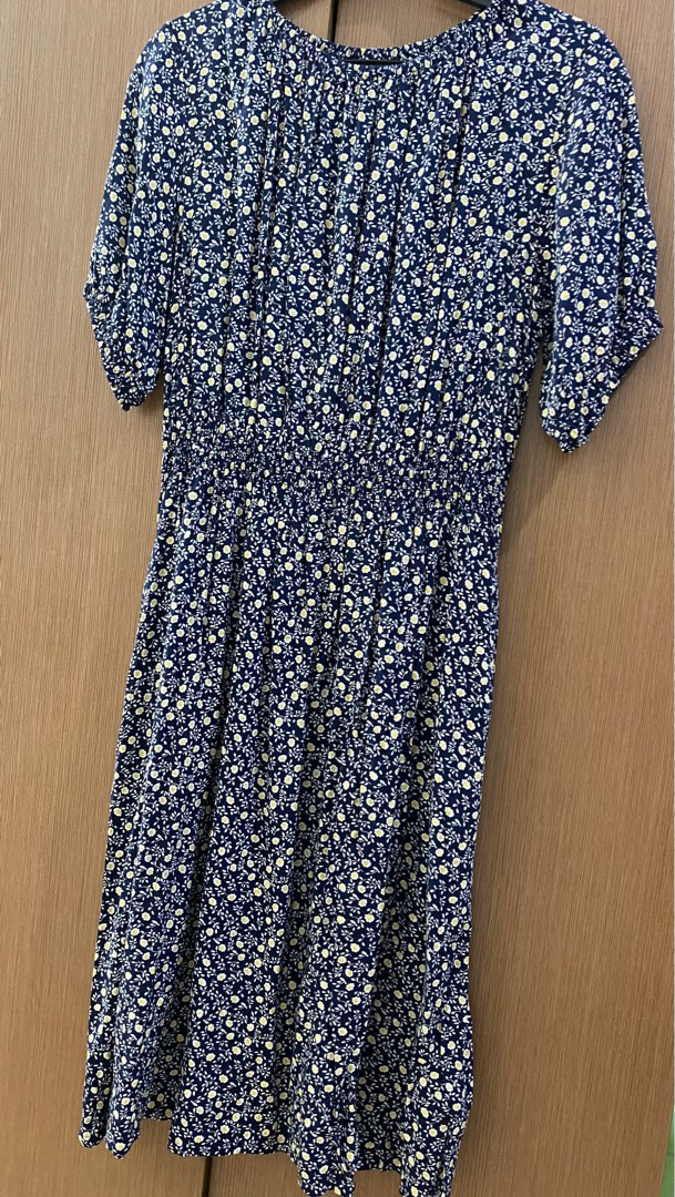 Floral Uniqlo dress on Carousell