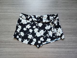 FOREVER21 Black Floral Wrap Skort SMALL-MEDIUM