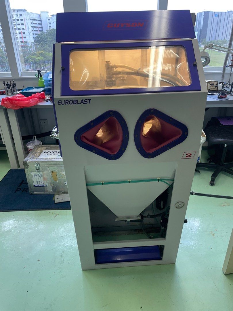 Guyson sandblaster machine, Furniture & Home Living, Home