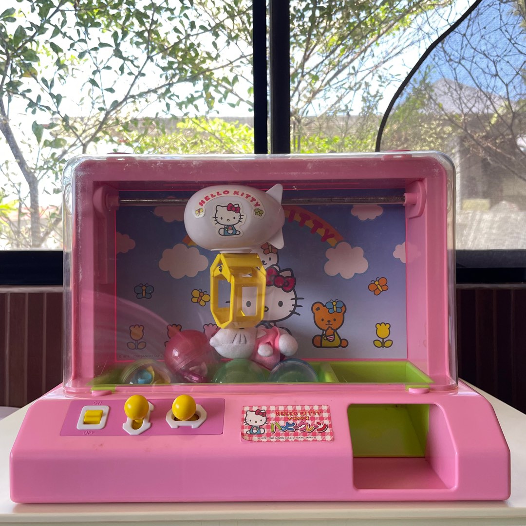 HELLO KITTY CLAW MACHINE on Carousell