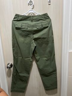 high waisted cropped uniqlo pants