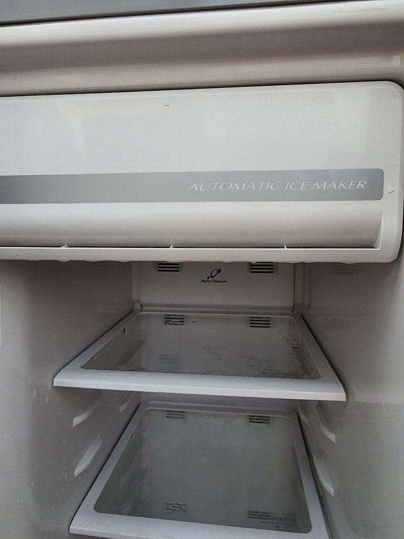 Hitachi inverter auto ice maker 584 Liter, TV & Home Appliances, Kitchen Appliances