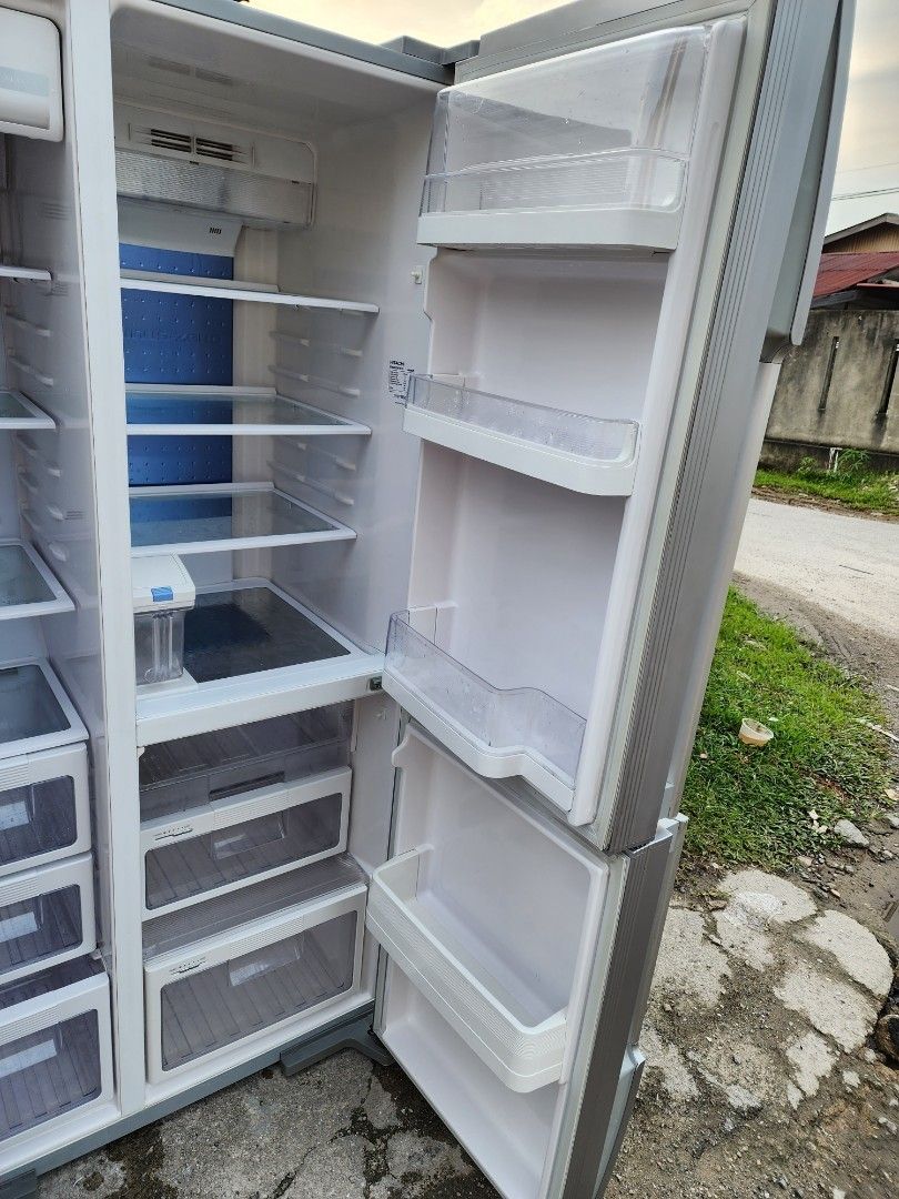 Hitachi inverter auto ice maker 584 Liter, TV & Home Appliances, Kitchen Appliances