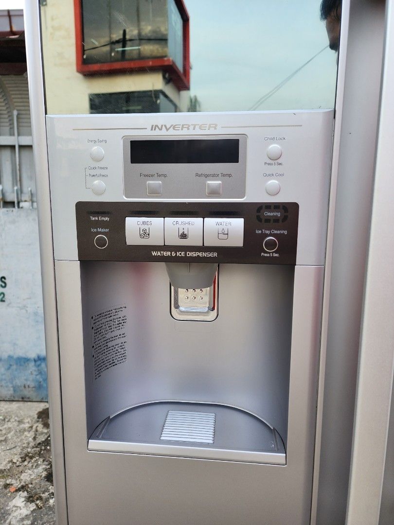 Hitachi inverter auto ice maker 584 Liter, TV & Home Appliances