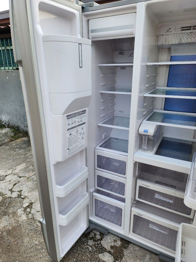 Hitachi inverter auto ice maker 584 Liter, TV & Home Appliances