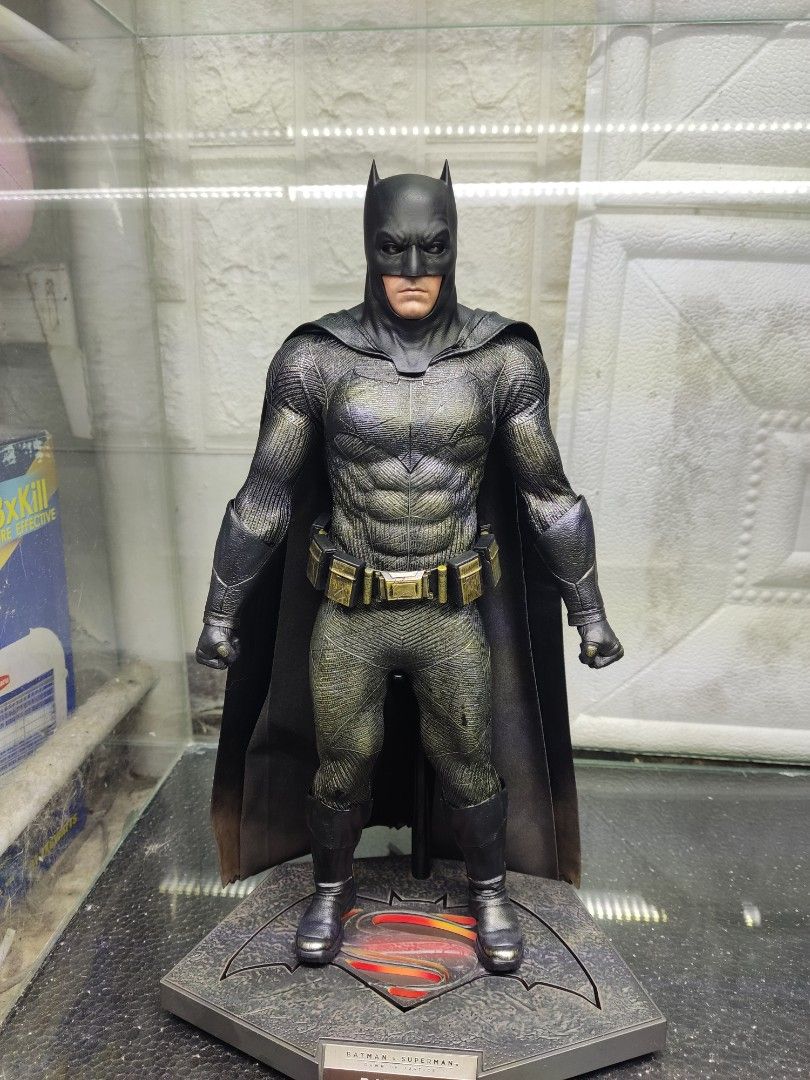 Hot toys store batman tech cowl