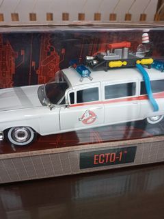 Jada Toys Ghostbusters Ecto-1   1:24 Scale  Diecast Vehicle