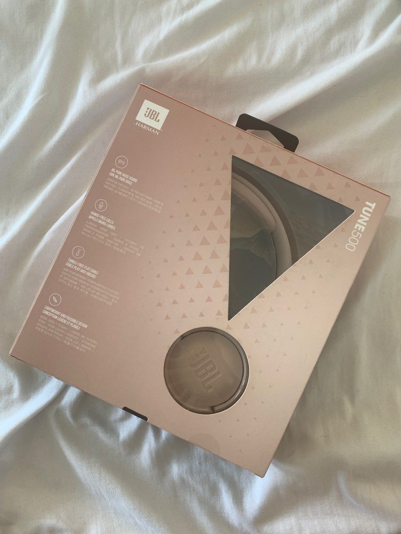 JBL Tune 500 Headphones (Category: Headphones & Headsets) located in Bacoor. Submitted by froufrou__ (Listing ID 1222326115, Image 2). Description: Item is brand new and never been used. RFS: It was a gift and I just opened the box but never used it upon seeing it’s a plug-in headphones (which was not compatible with my phone). .